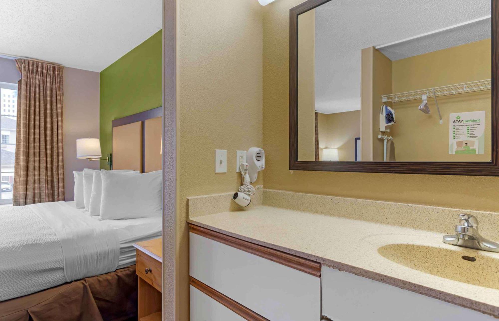 Extended Stay America Suites - Houston - Galleria - Uptown Экстерьер фото